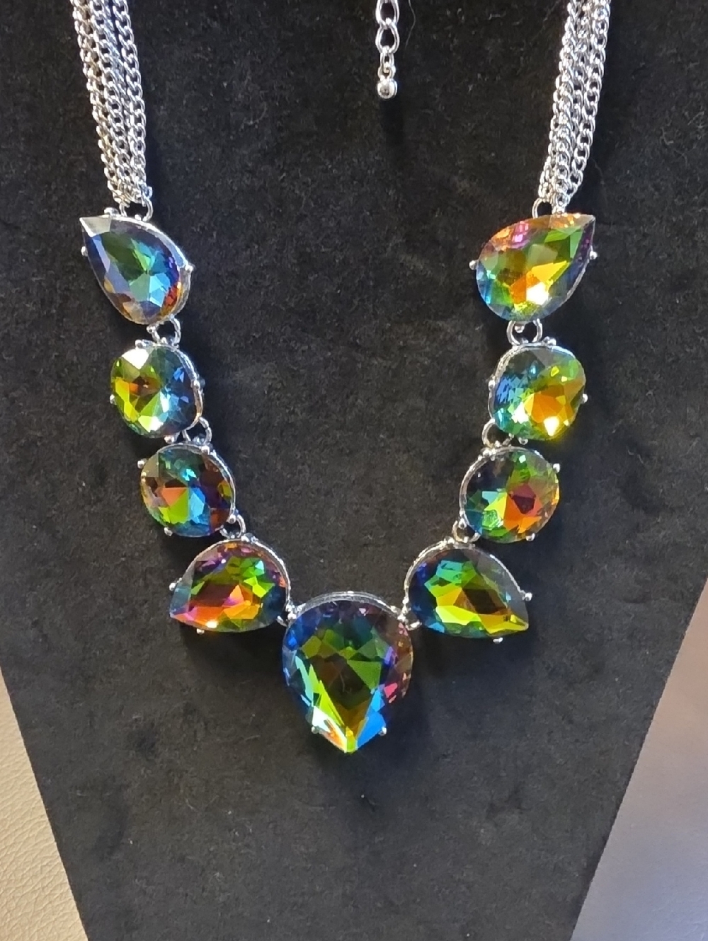 Iridescent Teardrop Statement Necklace - Multicolor